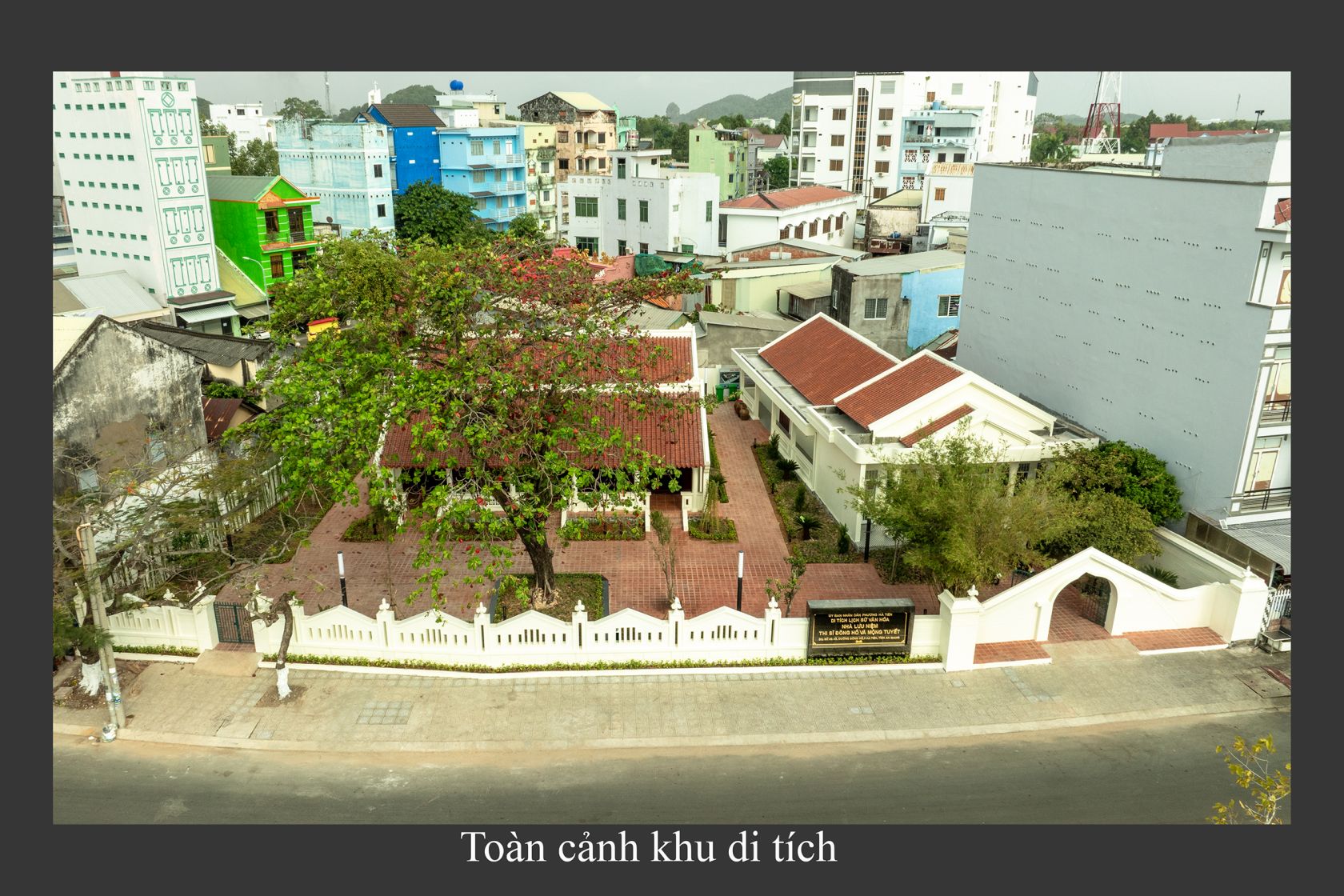 Toàn cảnh